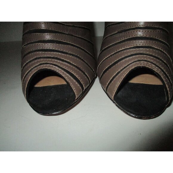 *L.A.M.B. Taupe Stiletto Leather Booties Peep Toe - 9M - Picture 5 of 8